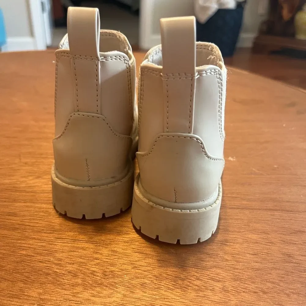 Cream Ankle Boots with Sleek Design and Cushioned Sole